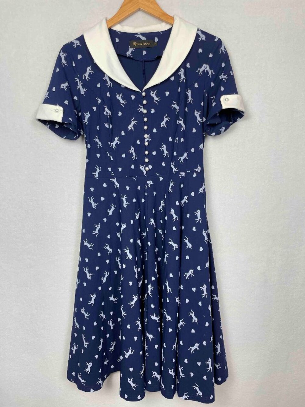Gown Town Retro Vintage Inspired Unicorn Heart Dress Womens Size L - Runs Small
